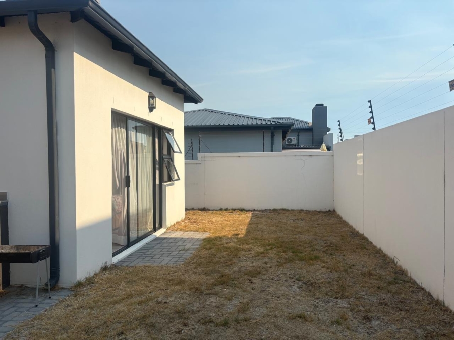 To Let 3 Bedroom Property for Rent in Sandown Western Cape